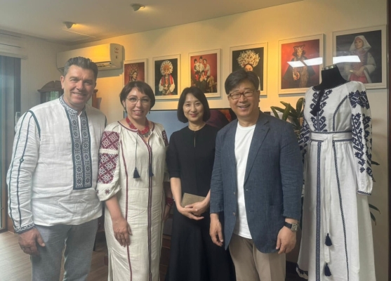 У посольстві в Кореї відбулася зустріч з відомою українською дизайнеркою