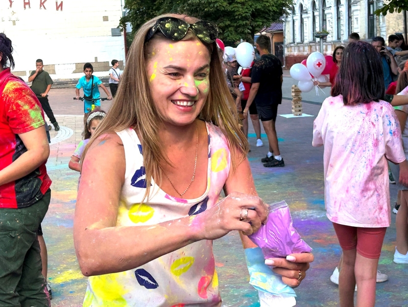 Яскраві моменти Holi-fest у Ніжині