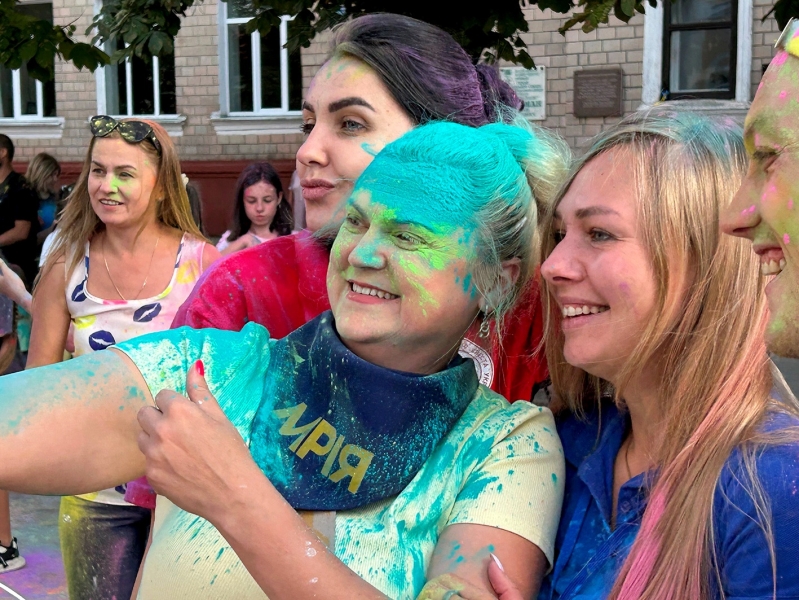 Яскраві моменти Holi-fest у Ніжині