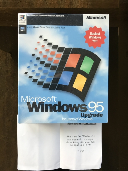 
Колишній віцепрезидент Microsoft показав першу копію Windows 95 