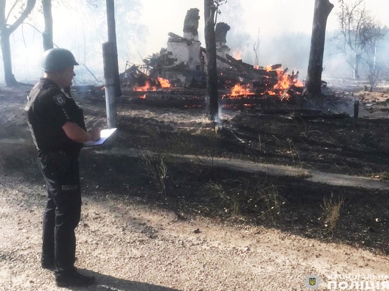 На прикордонні Чернігівщини внаслідок ворожих обстрілів згоріли 25 будівель