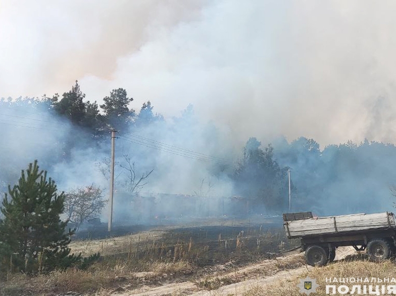 На прикордонні Чернігівщини внаслідок ворожих обстрілів згоріли 25 будівель