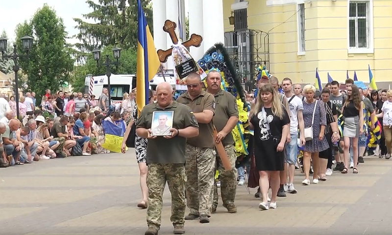 На щиті до рідного міста повернувся хоробрий син України – Дмитро Панченко