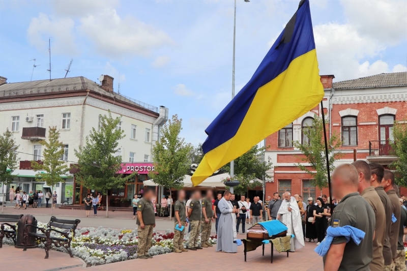 Ніжин провів в останню путь загиблого захисника – Олександра Біленка