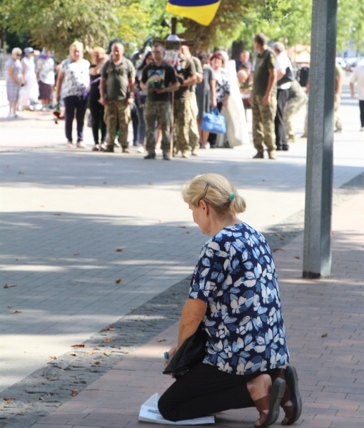 Ніжинці провели в останню путь загиблого воїна Євгена Райна