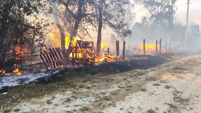 Рятувальники Корюківщини: за один день у двох селах згоріли сім хат і вісім господарчих будівель