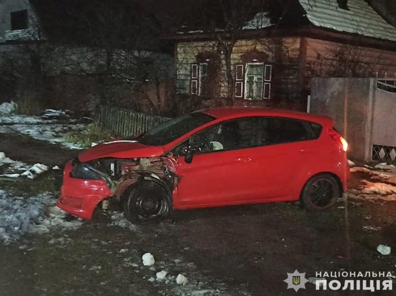 У Корюківці нетверезий водій збив електроопору. В багатьох зникало світло, погоріли електроприладии