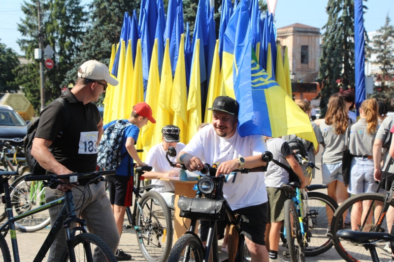 У Ніжині відбувся ювілейний благодійний велопробіг. Збирали кошти на ЗСУ