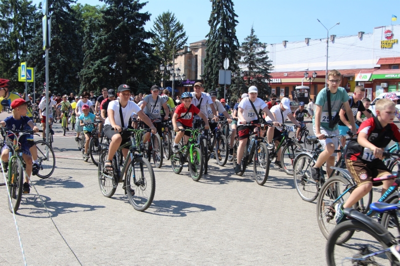 У Ніжині відбувся ювілейний благодійний велопробіг. Збирали кошти на ЗСУ