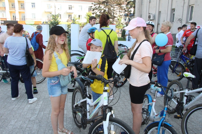 У Ніжині відбувся ювілейний благодійний велопробіг. Збирали кошти на ЗСУ