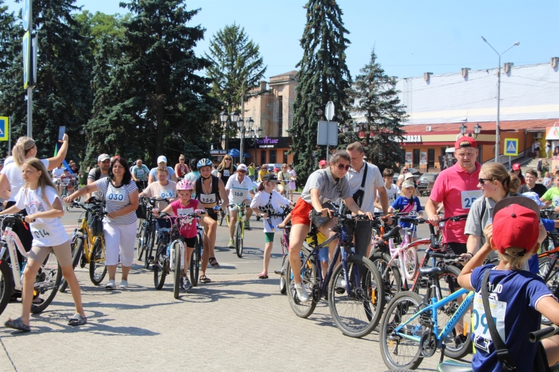 У Ніжині відбувся ювілейний благодійний велопробіг. Збирали кошти на ЗСУ