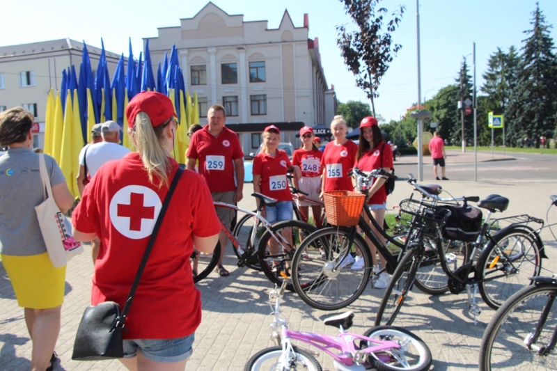 У Ніжині відбувся ювілейний благодійний велопробіг. Збирали кошти на ЗСУ