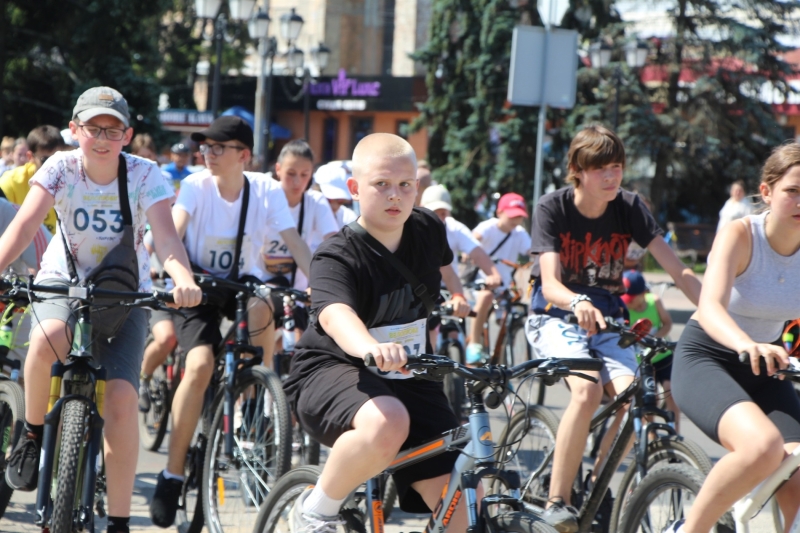 У Ніжині відбувся ювілейний благодійний велопробіг. Збирали кошти на ЗСУ