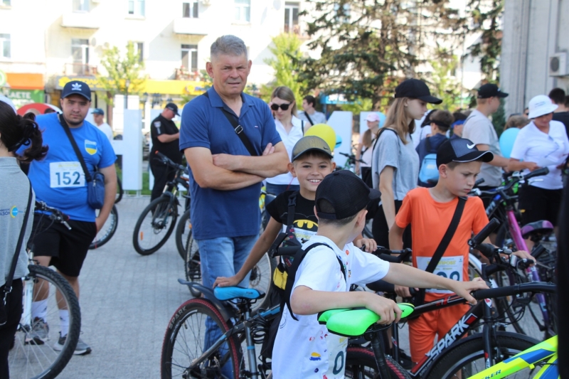 У Ніжині відбувся ювілейний благодійний велопробіг. Збирали кошти на ЗСУ