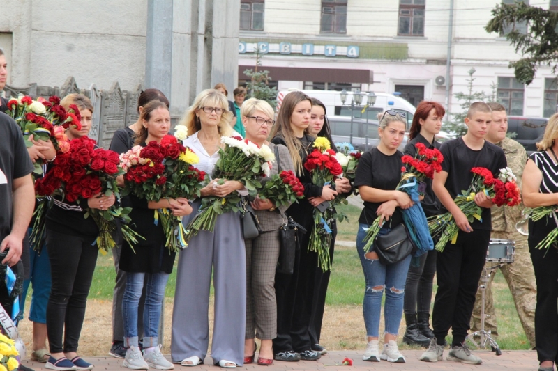 У Ніжинській громаді прощалися із загиблим воїном Владиславом Тагаєвим