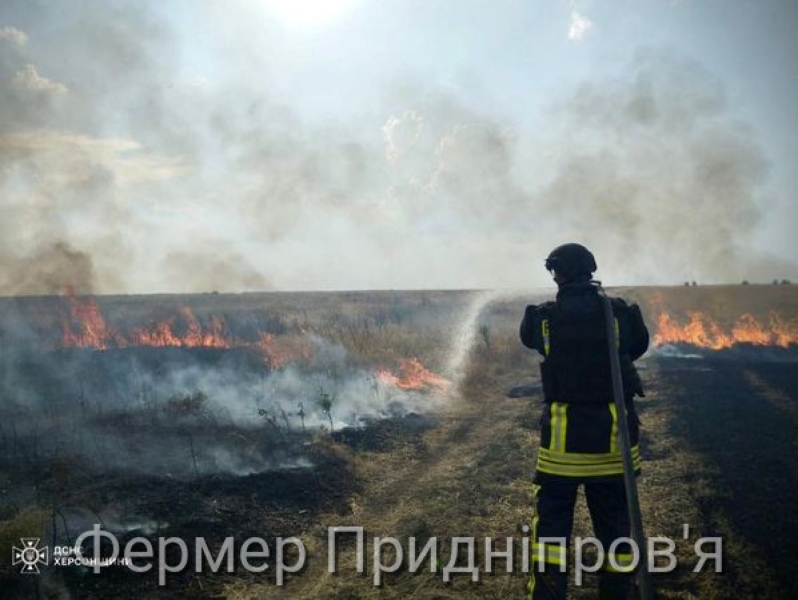 В Херсонській області ворог палить пшеничні поля і фермерські господарства