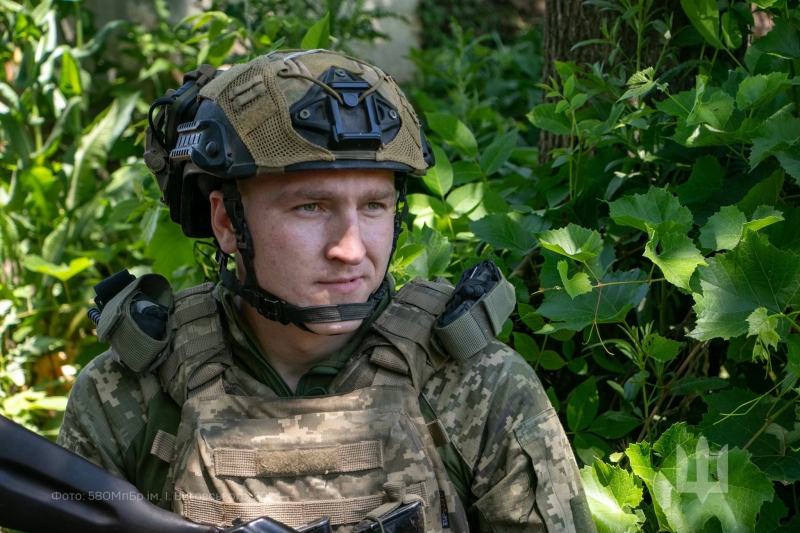 Воїна з Корюківки нагородили відзнакою Головнокомандувача Збройних Сил України